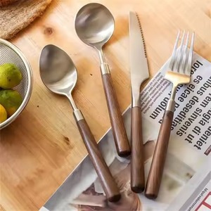 ชุดช้อนส้อมมีดสแตนเลสสตีลทันสมัย ด้ามไม้ ชุดช้อนส้อมมีดสำหรับรับประทานอาหาร ชุดอุปกรณ์บนโต๊ะอาหารสำหรับครัวสมัยใหม่ - Product Image 3