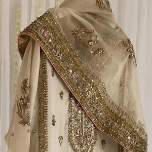Salwar Kameez élégant pour femme en acrylique brodé Gota Patti, idéal pour les fêtes, méthode d'impression manuelle, coupe classique, Pakistan - Product Image 5
