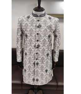 Sherwani traditionnel indien pour hommes, vêtement ethnique avec broderies élégantes pour les mariages, les occasions festives et culturelles - Product Image 1