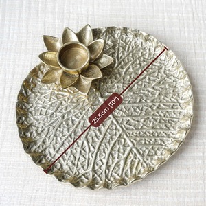 Plateau de service et plat décoratif en aluminium à motif de feuilles gravé, forme irrégulière, compatible micro-ondes, pour mariage et Thanksgiving - Product Image 5