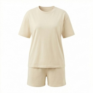 Ensemble 2 pièces tricoté pour femme : T-shirt à manches courtes de couleur unie et short au-dessus du genou, col rond, coupe ample, décontracté, pour le printemps et l'été - Product Image 1