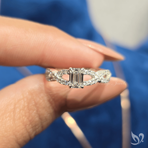 แหวนเพชรแล็บทรงมรกต 0.5 กะรัต ดีไซน์หรูหรา พร้อมวงแหวนแบบเกลียวประดับเพชร IGI Certified ทองคำขาว 10K - Product Image 5