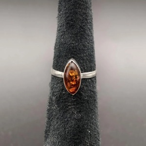 Bague ovale en ambre baltique et argent sterling 925 pour elle, bijoux fins, bijoux faits à la main - Product Image 4