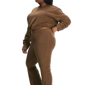 Sudadera con capucha corta para mujer al por mayor, de tejido polar suave, informal de invierno, con cordón ajustable en la cintura y diseño frontal personalizado. - Product Image 4