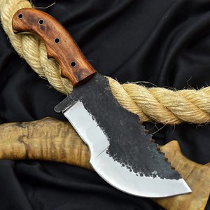 Couteau de chasse et de camping Nordic Forge 1095 en acier, modèle Tracker, avec étui, fabrication artisanale, lame pleine longueur, manche en bois de rose - Product Image 4