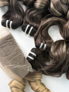 Extensions de Cheveux Humains Bouclés Lâches Bicolores Marron et Blond avec Closure, Cheveux Vierges pour Tissage - Product Image 2