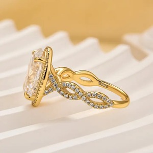 Élégante bague de fiançailles torsadée en moissanite ovale 925, plaquée or blanc et jaune, en argent sterling, pour femme - Product Image 2