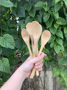 ¡Tendencia 2025 caliente! Juego de cubiertos de bambú natural reutilizable con logotipo láser grabado en bolsa hecho en Vietnam - Product Image 4