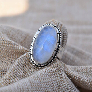 Belle bague en argent sterling 925 avec cabochon en pierre de lune, faite à la main, bijou statement - Product Image 1