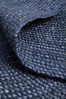 Tapis ovale bleu marine rustique, tissé à la main en jute, pour la décoration d'une maison de style farmhouse