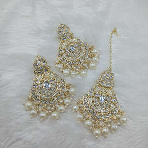 Boucles d'oreilles pendantes plaquées or avec perles Kundan et perles Maangtikka - 10574433GR - Product Image 1