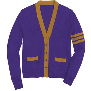 Cárdigan de punto con cuello en V en bloques de color morado y dorado para hermandades universitarias, estilo universitario para hombre con bolsillos - Product Image 1
