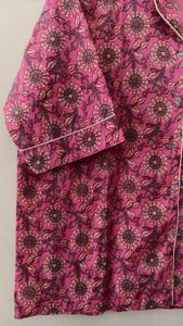 Conjunto de Pijama Elegante de Algodón Estampado a Mano, Ropa de Dormir Floral Rosa, Camisa con Cuello de Solapa y Botones, Mangas Cortas, Pantalones Cortos de Secado Rápido - Product Image 6