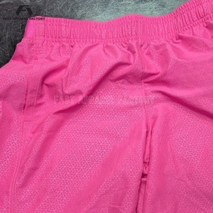 Pantalones cortos unisex de poliéster 100% ligeros, de bajo MOQ, teñidos en color liso, estilo fitness para la temporada de verano, para uso en exteriores y gimnasio, para hombre. - Product Image 2