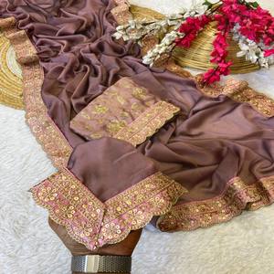 Sari de Seda Rangoli Premium VASTRA COTTAGE con Elegante Bordado de Lentejuelas y Borde Calado, Estilo Bollywood, para Fiestas - Product Image 2