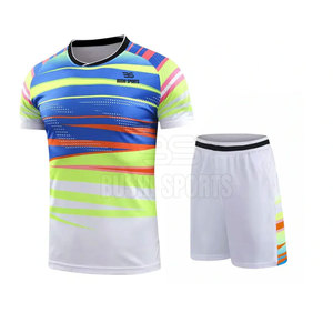 Tenue de tennis haut de gamme avec un mélange de matériaux flexibles pour le confort en entraînement et en compétition - Product Image 2