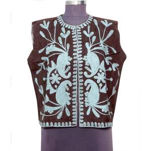 Elegante chaleco de algodón para mujer, sin mangas, para otoño e invierno, estilo bohemio, con bordado floral hecho a mano, largo regular. - Product Image 1