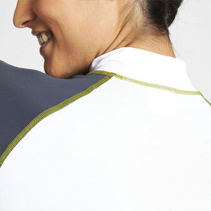 Rashguard à manches trois quarts pour femme, blanc avec bordure marine et lime, protection anti-UV pour le surf et les activités aquatiques - Product Image 3