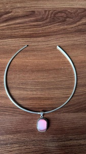 Collier ras du cou minimaliste en argent sterling 925 avec pendentif en calcédoine rose naturelle faite à la main pour femme, vente en gros - Product Image 5