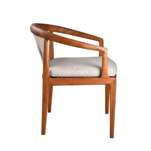 Chaise de salle à manger moderne en teck courbé avec dossier tressé et assise rembourrée pour des espaces de vie élégants - Product Image 6