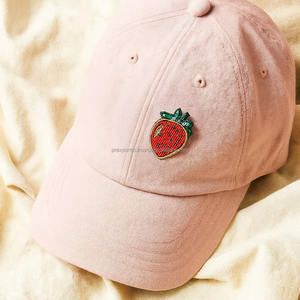 Broche de aleación plateada con cuentas de fresa, insignia bordada con lentejuelas y cuentas de semillas para solapas de chaquetas, bolsos y sombreros, personalizable - Product Image 2