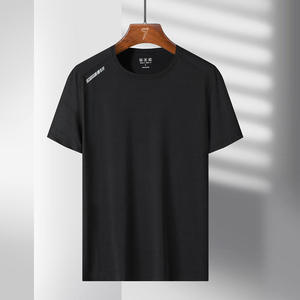 เสื้อยืดคอกลมแขนสั้นสีดำแบบยูนิเซ็กซ์ 100% โพลีเอสเตอร์ ระบายเหงื่อได้ดี แห้งเร็ว พิมพ์ลายดิจิทัล รับสกรีนโลโก้ - Product Image 1