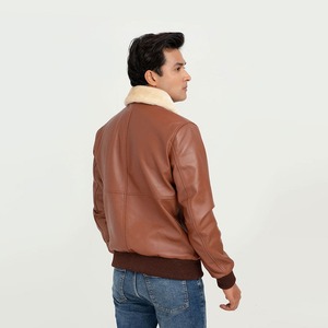 Veste en cuir et fausse fourrure personnalisée avec logo brodé, fabriquée au Pakistan, pour l'hiver, faible MOQ, service OEM disponible - Product Image 2