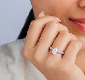 Anillo de Compromiso Solitario con Diamante Corte Pera de 1.57 Quilates en Oro Rosa de 14K, Joyería Nupcial - Product Image 2