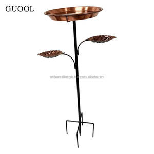 Baño para pájaros de metal de primera calidad, accesorio decorativo para jardín, duradero para uso en exteriores, acabado resistente a la intemperie con base estable y recipiente para agua. - Product Image 5