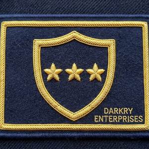 Écusson en fil d'or fait main, emblème trois étoiles en feutre marine personnalisé, insignes d'uniforme professionnels sur mesure, vente en gros pour institutions - Product Image 1