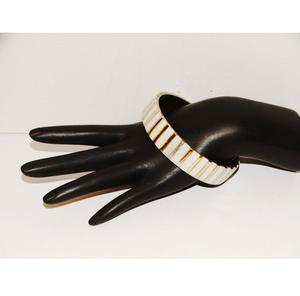 Pulsera de Madreperla Hecha a Mano de Primera Calidad con Diseño de Tablero de Ajedrez - Product Image 1