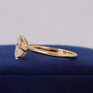 Anillo de Compromiso con Diamante Ovalado de Laboratorio de 2.5 Quilates, Oro Amarillo de 14K, Corte Tulipán, Certificado IGI - Product Image 2