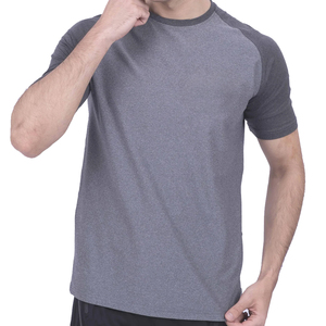 Camiseta de Cuello Redondo y Manga Raglán Gris para Hombre, Corte Regular, Color Sólido, Tejido de Algodón, Estilo Casual, con Ribete en Contraste - Product Image 1