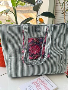 Bolsos Tote de Moda Bohemia Acolchados de Algodón Vintage para Mujer, con Estampado Invernal, Cierre de Cremallera, Bolsillos Interiores Ligeros, Color Azul - Product Image 4