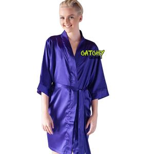 ชุดคลุมผ้าไหมซาตินสีม่วง พิมพ์ลายจุด ยาวคลุมเข่า ไซส์พลัส สไตล์วินเทจ พร้อมปักโลโก้ตามสั่ง ชุดนอนกิโมโนแบบกันหนาว - Product Image 1