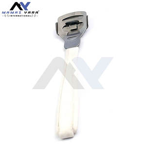 เครื่องมือดูแลเท้า กำจัดหนังด้านและหนังกำพร้าสีขาว พร้อมใบมีดขูดหนังด้าน 10 ใบ ชุดอุปกรณ์ทำเล็บเท้าครบชุดเพื่อผิวเรียบเนียน - Product Image 3