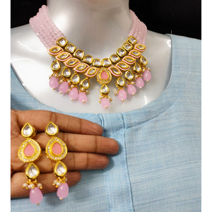 Ensemble de collier de mariée traditionnel plaqué or avec pierres Kundan et perles pour femmes, pour réceptions de mariage et occasions festives - Product Image 4