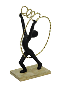 Escultura Moderna Abstracta de Aluminio Negro y Dorado con Figura de Acrobata - Figura Contemporánea sobre Base de Madera para Decoración de Hogar y Oficina de Lujo - Product Image 5