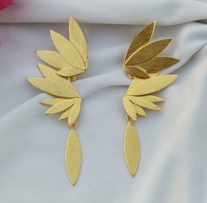 Pendientes de Hoja Chapados en Oro con Forma de Ala, Joyería para Mujer, Regalo para Fiesta o Boda - Product Image 3