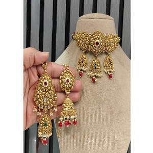 Magnifique ensemble collier et boucles d'oreilles en moissanite plaqué or de qualité supérieure, style antique, pour collection de mariage. - Product Image 1