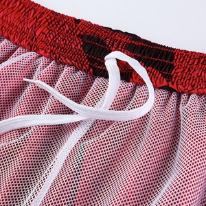 Conjunto de Camiseta de Baloncesto Sublimada con Diseño Geométrico Rojo y Negro para Hombre, Sin Mangas, de Malla Transpirable, con Pantalones Cortos con Cordón Ajustable, Corte Regular - Product Image 5