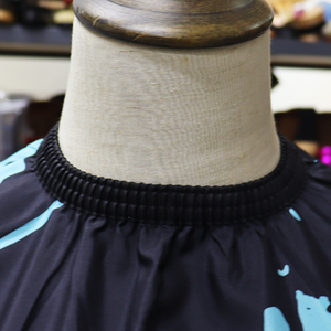 Cape de Coiffure en Satin pour Barbier, Fabricant de Marques, Personnalisable, Imperméable, Résistante aux Produits Chimiques et à la Décoloration, Noire - Product Image 5