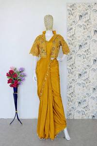 Sari tradicional de invierno color mostaza, listo para usar, con blusa con trabajo de espejos, capa bordada y lehenga de diseñador indo-occidental para boda, 2026 - Product Image 4