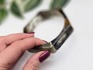 Bracelet en résine artisanal haut de gamme MN Exports, bijou artistique unique, accessoire léger, cadeau pour femme - Product Image 3