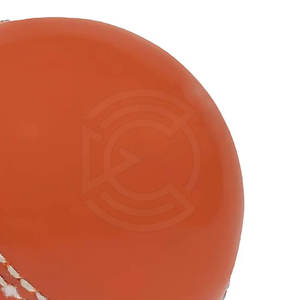 Balle de cricket haut de gamme pour les matchs professionnels et un contrôle avancé du swing, avec coutures faites à la main et performances durables. - Product Image 5