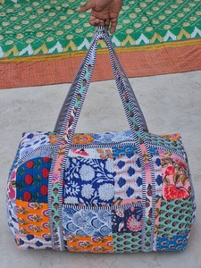Sac de voyage en toile imprimé à la main avec motifs floraux, bleu et rose, grande capacité, fermeture éclair textile - Product Image 5