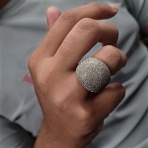 Bague Hip Hop en Moissanite Taille Ronde, Bague Pinky Iced Out, Bague Cocktail Bustdown Personnalisée, en Argent Sterling 925, Bijou de Marié - Product Image 4