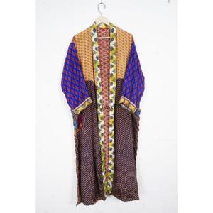 Kimono en soie florale 100% soie, robe longue vintage en soie, robe de plage douce, robe de soirée indienne faite à la main en soie - Product Image 3