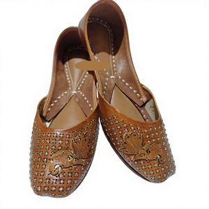 Chaussures fantaisie de Style indien OEM personnaliser chaussures et accessoires de broderie en cuir véritable pour les filles chaussures Rajasthani à la mode nouveau - Product Image 1
