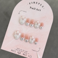 Kuku Palsu Pendek Oval Buatan Tangan Grosir, Motif Bunga 3D French Tip Mutiara, Dapat Digunakan Kembali, Pemasok OEM Grosir